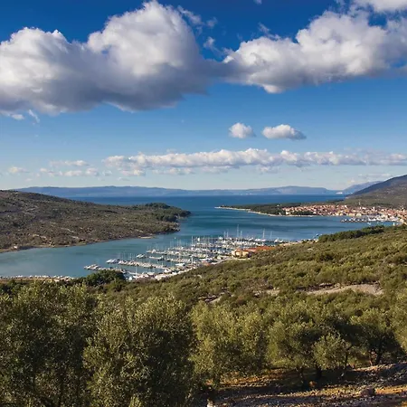 Appartement Awesome In With Wifi Cres